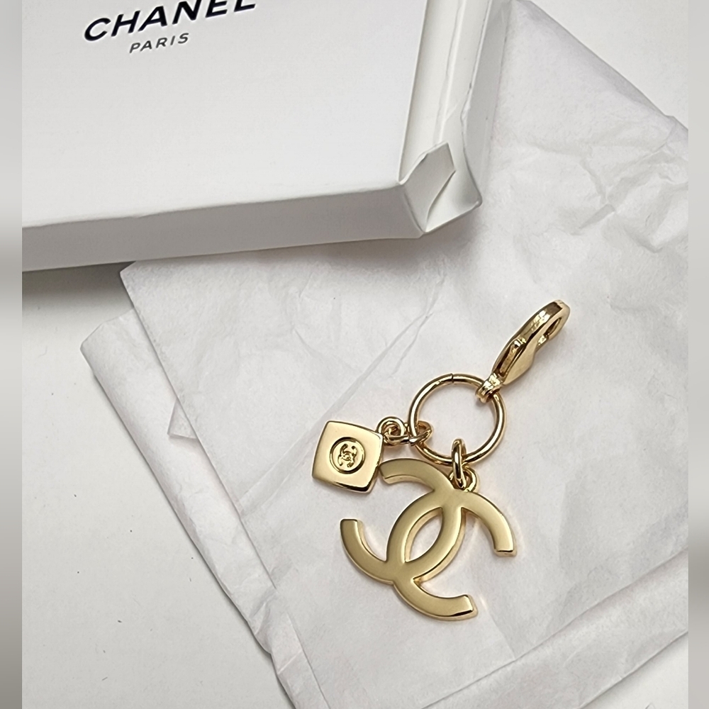 CHANEL Charm Holiday Gift Limited Edition CC Logo Gold Tone Charm Authentic New